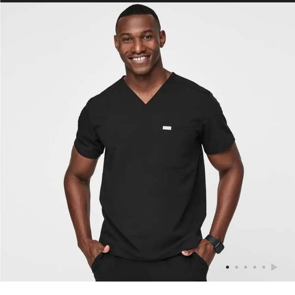 FIGS-Leon Three-Pocket Scrub Top - Picture 1 of 6